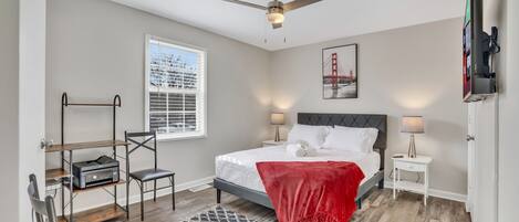 3 bedrooms, desk, iron/ironing board, free WiFi