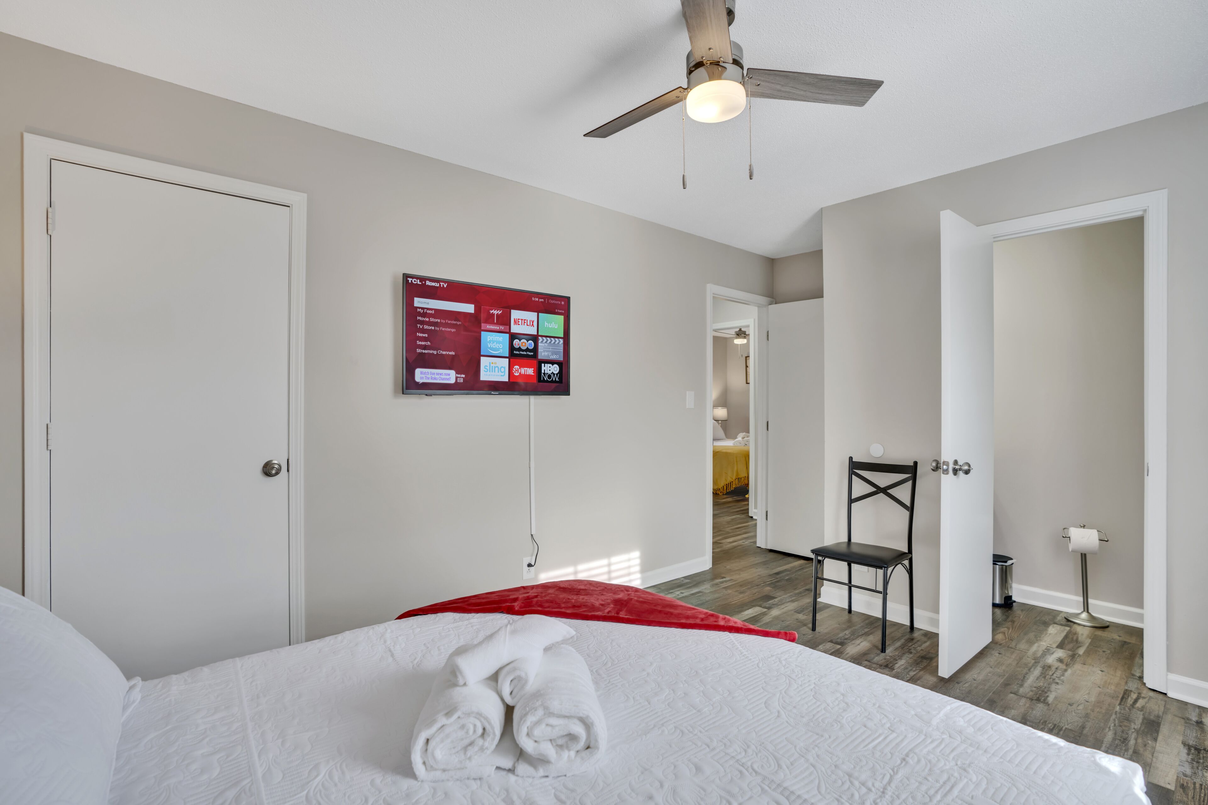 3 bedrooms, desk, iron/ironing board, free WiFi