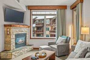 Smart TV, fireplace