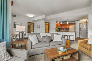 Smart TV, fireplace - Romantic Mountain Escape – Outdoor Hot Tubs & Private Balcony! (Canmore)