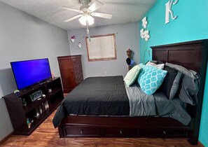 3 chambres, fer et planche à repasser, Wi-Fi, draps fournis