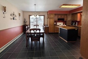 Dining - Cinnebar Hideaway ~ Private & Close to Ski Hills! (Bessemer)