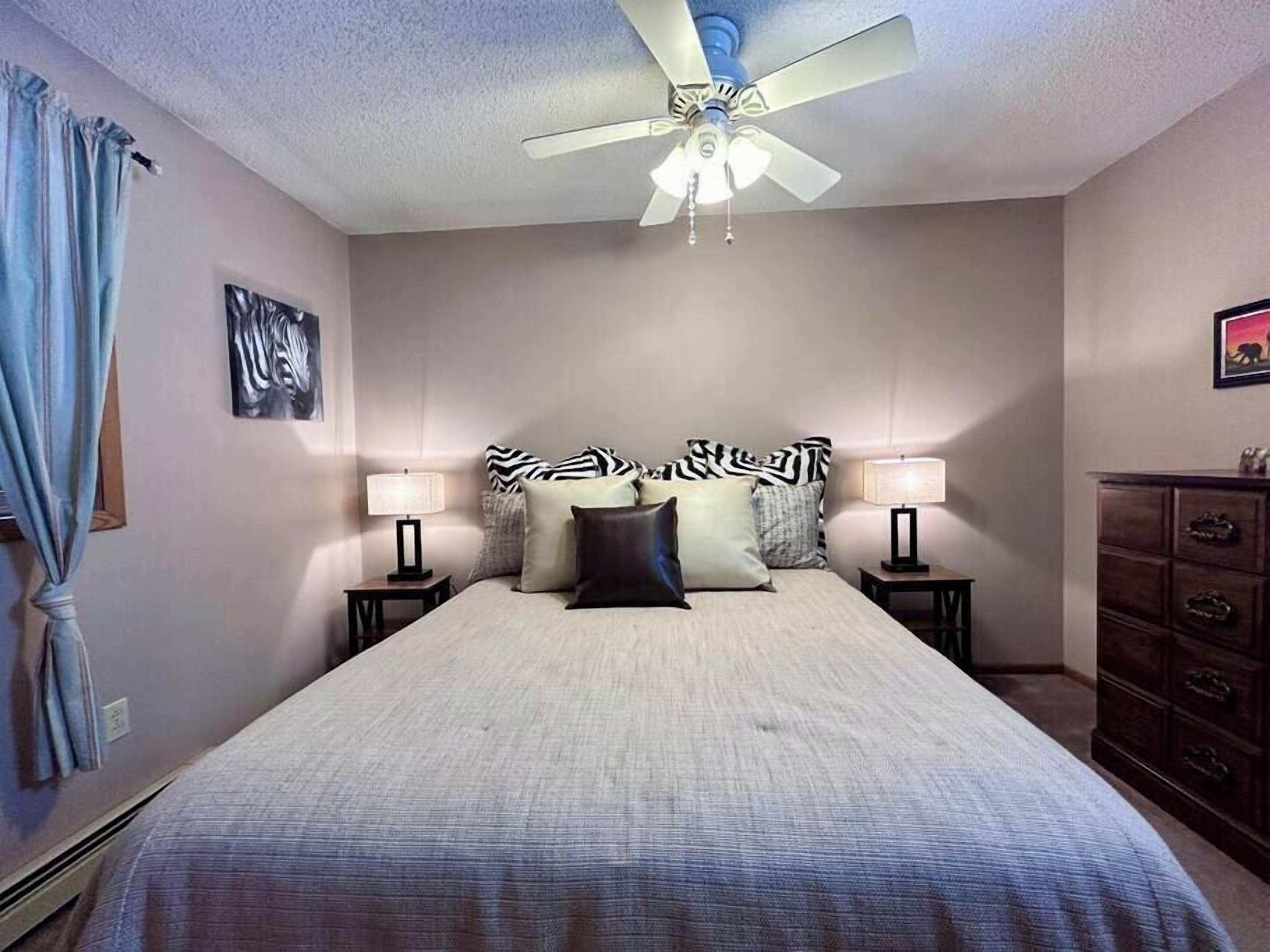 3 slaapkamers, een strijkplank/strijkijzer, wifi, beddengoed