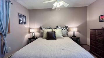 3 slaapkamers, een strijkplank/strijkijzer, wifi, beddengoed