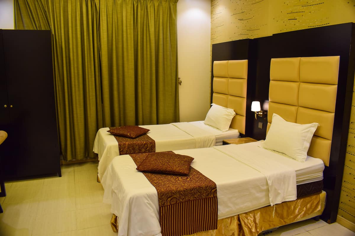 Standard Suite | 3 bedrooms, in-room safe, blackout drapes, iron/ironing board