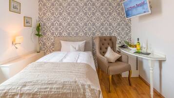 Single Room | Minibar, free WiFi