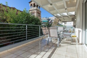 Apartment | Balcony - Scenic Balcony Apt in Vibrant Petralona (Athens)