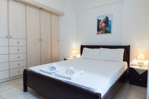 Apartment | 1 bedroom, iron/ironing board, free WiFi - Scenic Balcony Apt in Vibrant Petralona (Athens)