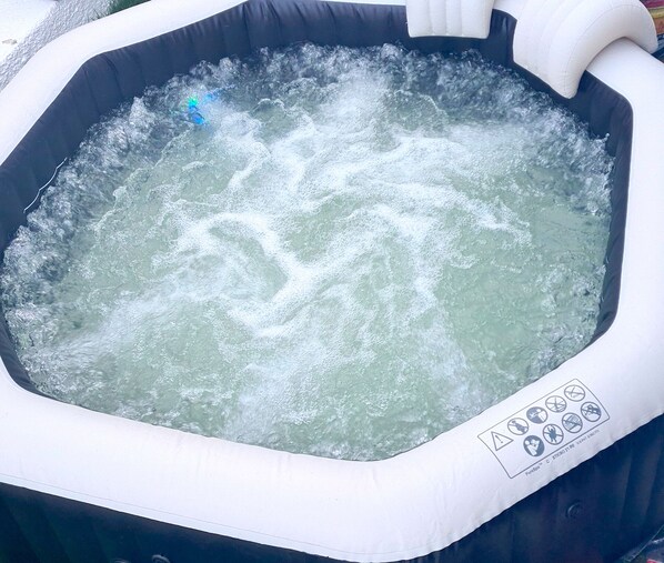 Outdoor spa tub - B&B Pousada Swiss Residence (Aquiraz)