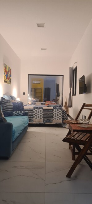 Comfort-Studiosuite, 1 Queen-Bett und Schlafsofa, Meerblick, Meerseite | Hochwertige Bettwaren, Betten mit Memory-Foam-Matratzen, Minibar