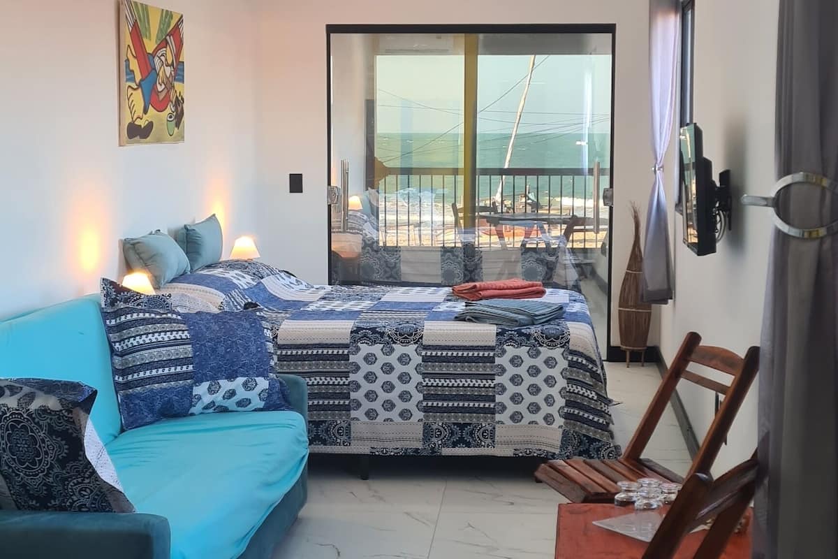 Suite Studio Confort, 1 grand lit et 1 canapé-lit, vue océan, en front de mer