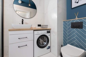 Dusche, Haartrockner, Shampoo