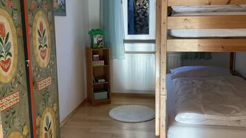 2 makuuhuonetta, silitysrauta/-lauta, vauvan matkasÀnky, ilmainen Wi-Fi