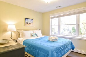 3 habitaciones, tabla de planchar con plancha, wifi y ropa de cama 
