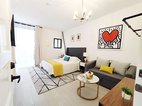 1 bedroom, iron/ironing board, WiFi, bed sheets - Sophisticated Suite w Bathroom in Polanco (Ciudad de México)