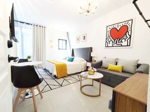1 bedroom, iron/ironing board, WiFi, bed sheets - Sophisticated Suite w Bathroom in Polanco (Ciudad de México)