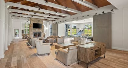 Seasons Lodge | Trailside Condo w/ Fireplace!