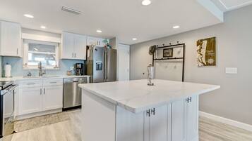 Coffee/tea maker, fridge, microwave, oven