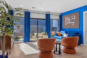 TV, mesa de pingue-pongue