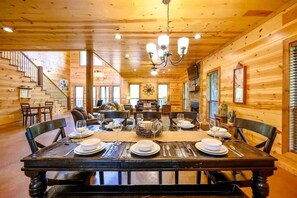 Dining - Cul-de-sac Cabin - Pool Table-Hot tub-Pet Friendly (Broken Bow)