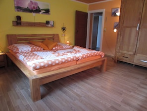 3 bedrooms, bed sheets