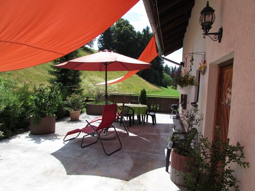 Gemütliches Familien Ferienhaus in ruhiger Umgebung m. großer Terrasse u. Balkon