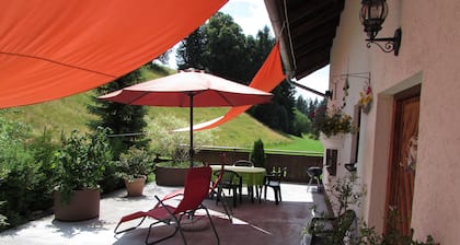 Gemütliches Familien Ferienhaus in Ruhiger Umgebung m. Großer Terrasse u. Balkon