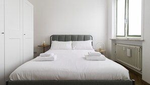 公寓 (3 Bedrooms) | 3 多间卧室、高档床上用品、办公桌、熨斗/熨衣板