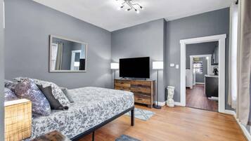 Signature House, 1 King Bed, Non Smoking, Kitchen | 1 bedroom, individually decorated, individually furnished, desk