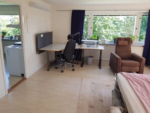 1 Schlafzimmer, Schreibtisch, Bügeleisen/Bügelbrett, kostenloses WLAN