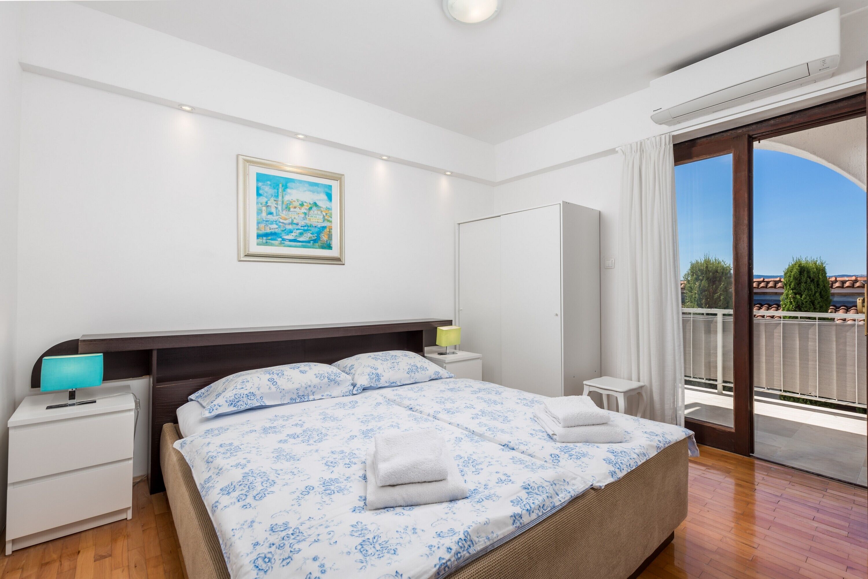 4 عدّة غرف نوم ومكواة/لوح كي وواي فاي مجانًا وملاءات أسرّة