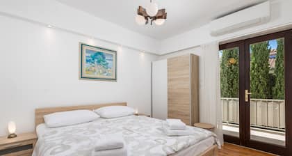 Family House Rose With Pool