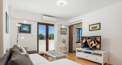 Family House Rose With Pool