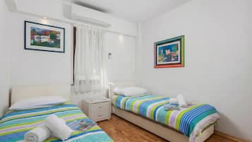 4 makuuhuonetta, silitysrauta/-lauta, ilmainen Wi-Fi, vuodevaatteet