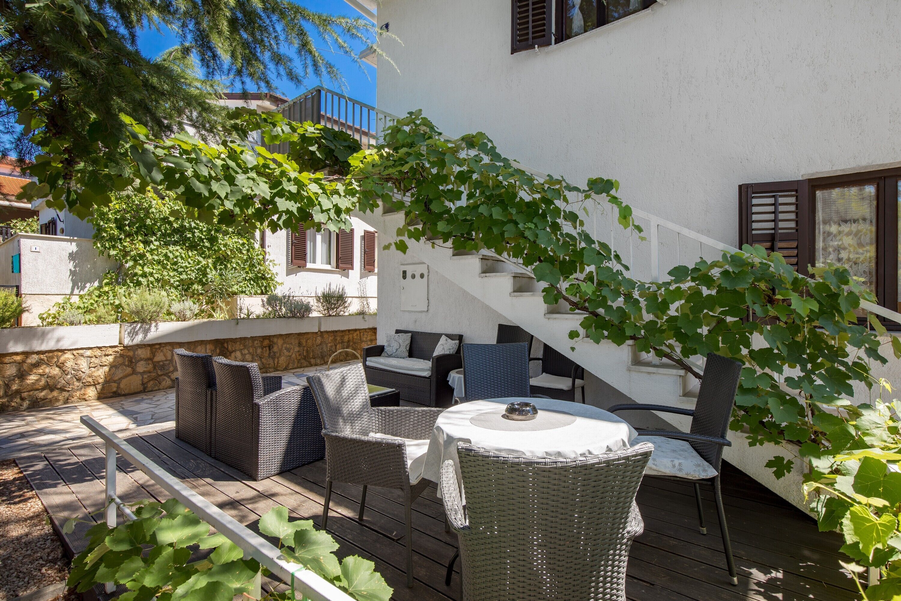 تناول الطع ام بالخارج