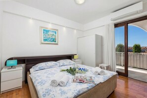 家庭独立别墅, 多间卧室, 山腰 (Family House Rose with Pool) | 4 多间卧室、熨斗/熨衣板、免费 WiFi、床单