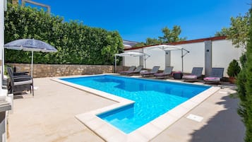 Family House, 4 Bedrooms, Balcony, Mountainside (Family House Rose with Pool) | Pool
