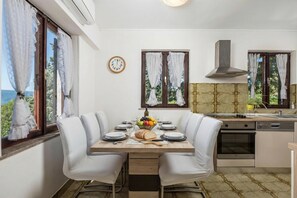 家庭獨棟房屋, 多間臥室, 山間 (Family House Rose with Pool) | 用餐區
