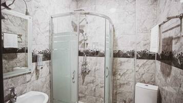 Chambre double | Salle de bain | Pantoufles