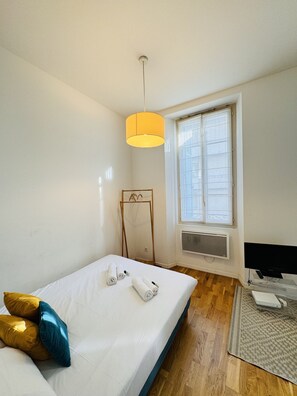 Iron/ironing board, free WiFi, bed sheets - MIMONT 29 (Cannes)