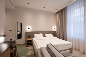 普通套房 | 記憶棉床墊、房內夾萬、書桌、手提電腦工作空間