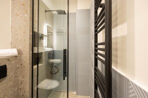Superior Double Room | Bathroom | Shower, rainfall showerhead, hair dryer, towels - Hop Inn Rooms & Suites Belgrade (Belgrade)