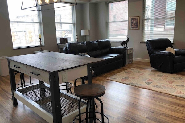 Apartment, Private Bathroom, City View | Laundry room