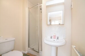 Dusche, Handtücher, Seife, Toilettenpapier