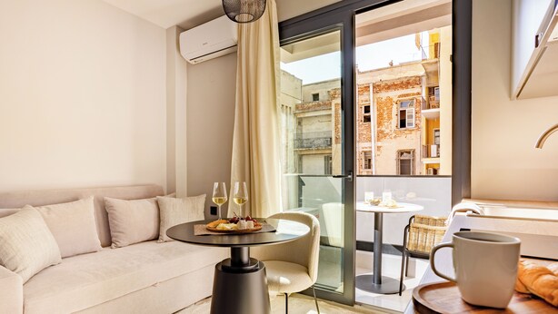 Apartamento, varias habitaciones, balcón, vistas a la ciudad | Sala de estar