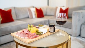 Interior - Luxury 5* Riverfront apartment near Central London! (London)