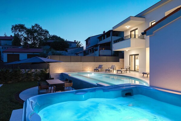 Outdoor pool - Villa Cascada with private sauna and pool (Muntic)