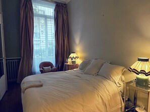 2 bedrooms, desk, iron/ironing board, WiFi