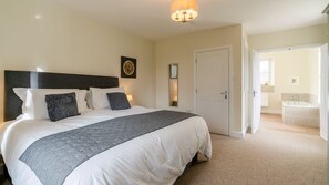 3 bedrooms, desk, iron/ironing board, travel cot