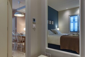 6 bedrooms, desk, iron/ironing board, travel cot - The Mansion - Kalamata Mediterranean Suites & Villas (Kalamata)